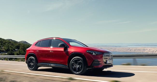 La novità del settore suv. Mercedes GLA, arrivata alla terza generazione, cresce di 15 centimetri rispetto al passato. Al lancio solo motori elettrici con autonomie fino a 657 km. Dal 2027 arrivano le ibride