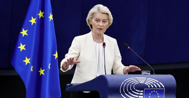 La presidente della Commissione europea Ursula von der Leyen mentre pronuncia  l’annuale discorso sullo Stato dell’Unione il 16 settembre 2027 dinanzi al Parlamento europeo a Strasburgo  EPA/RONALD WITTEK