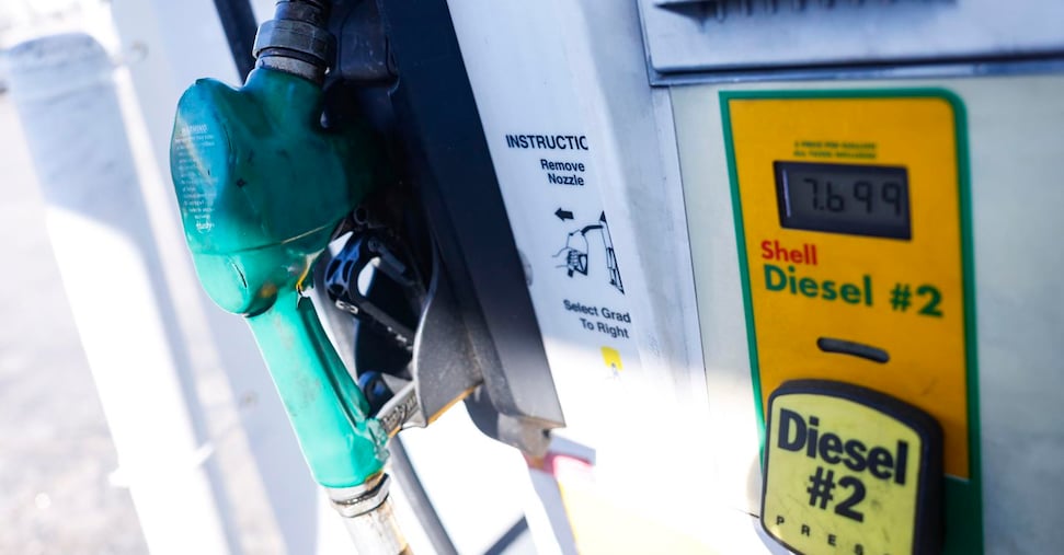 Vola il diesel negli Usa, prezzi al record di 6,39 dollari al gallone Vola il diesel negli Usa, prezzi al record di 6,39 dollari al gallone