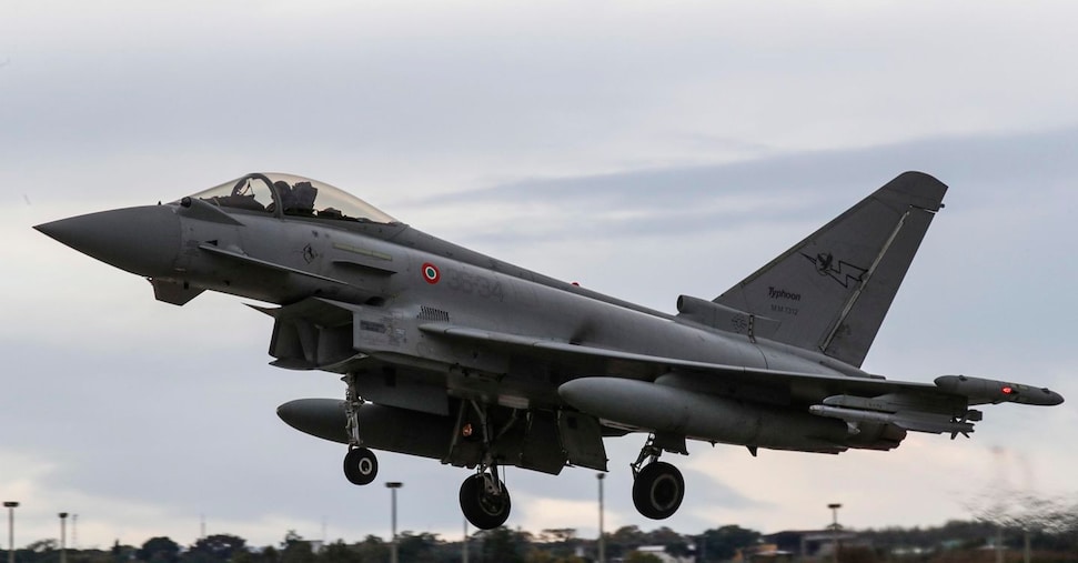 Attacchi a base aerea in Arabia, Crosetto: colpito Eurofighter italiano
