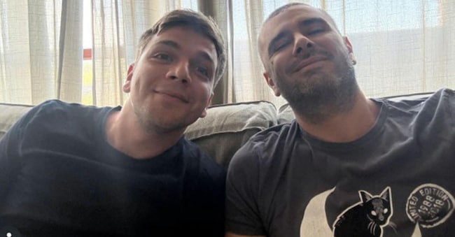 Alessandro Di Battista è uscito dal policlinico Gemelli. Lo ha annunciato su Instagram  postando una foto con l'amico e presidente dell'associazione Schierarsi, Luca Di Giuseppe ANSA