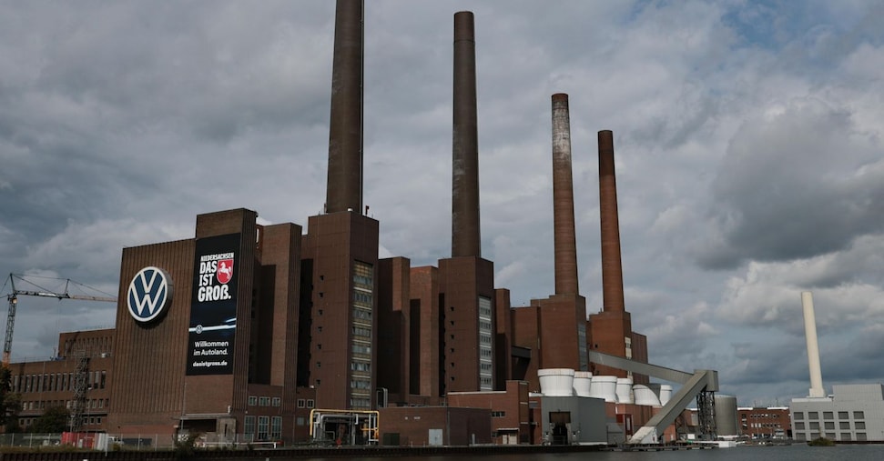 Germania: lavoratori industria automobilistica scendono in piazza per tutela posti di lavoro Germania: lavoratori industria automobilistica scendono in piazza per tutela posti di lavoro