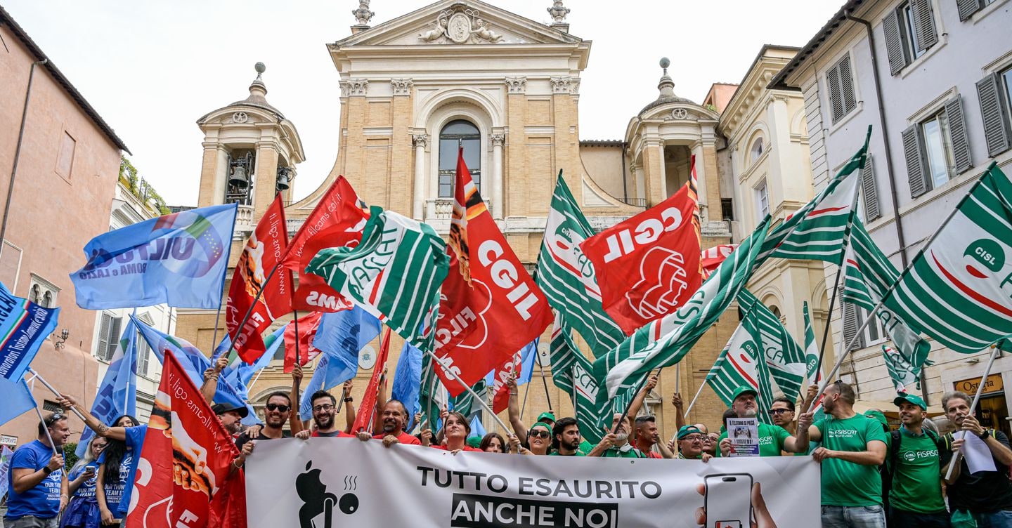 Apple, sciopero degli store italiani nel giorno del lancio dell’iPhone 18 Apple, sciopero degli store italiani nel giorno del lancio dell’iPhone 18