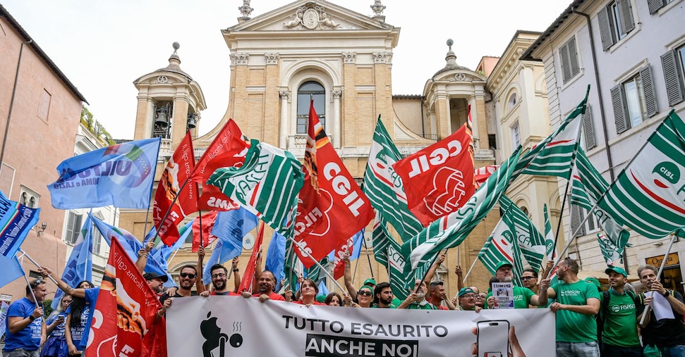 Apple, sciopero degli store italiani nel giorno del lancio dell’iPhone 18 Apple, sciopero degli store italiani nel giorno del lancio dell’iPhone 18
