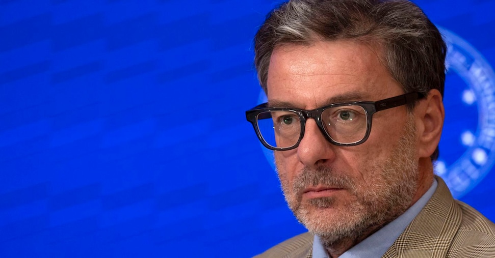 Giorgetti: «Spero per l’Italia deficit sotto il 3%. Extraprofitti, il consenso si allargherà»