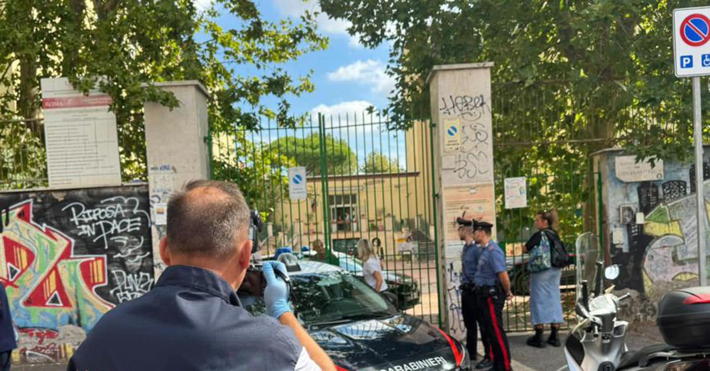 Violenza a scuola, a Roma studente 13enne accoltella insegnante
