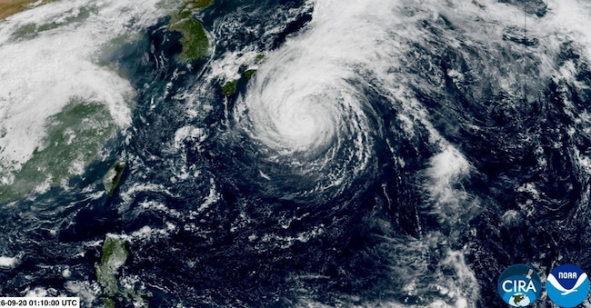 Un'immagine satellitare mostra il tifone Dujuan in avvicinamento al Giappone, il 20 settembre 2026. CSU/CIRA E KMA/NMSC/Materiale fornito tramite REUTERS  via REUTERS
