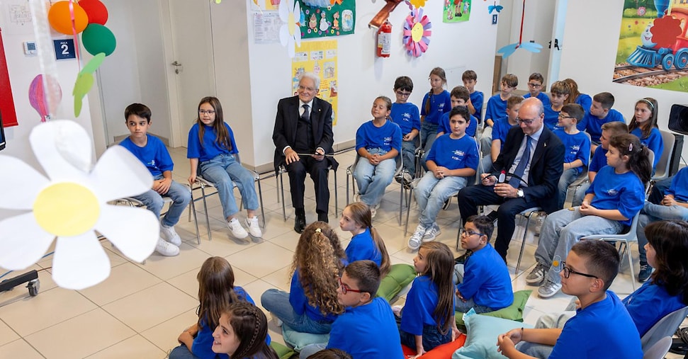 Mattarella: «La scuola è aperta a tutti, aiuti a non creare ghetti o alzare barriere» Mattarella: «La scuola è aperta a tutti, aiuti a non creare ghetti o alzare barriere»