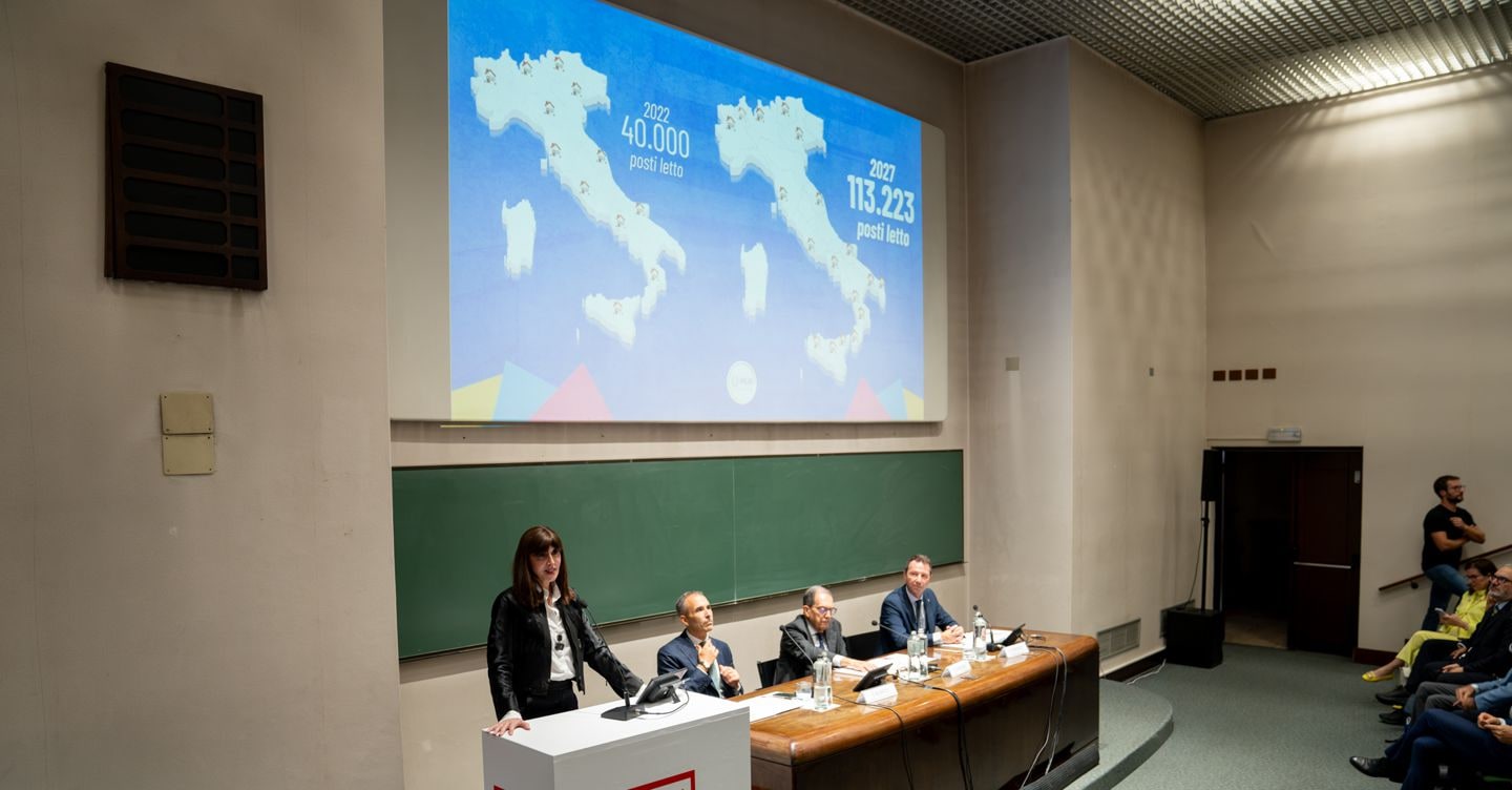 Bernini: «30mila nuovi posti letto entro metà 2027» Bernini: «30mila nuovi posti letto entro metà 2027»