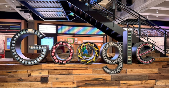 Il logo di Google è visibile presso la sede centrale dell'azienda a New York City (REUTERS/Aleksandra Michalska)