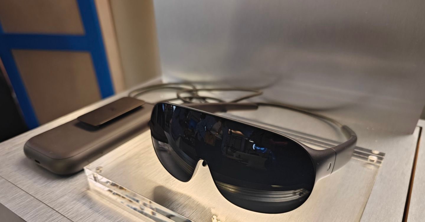 Meta mette la realtà virtuale in un paio di occhiali e l’AI nei Ray-Ban