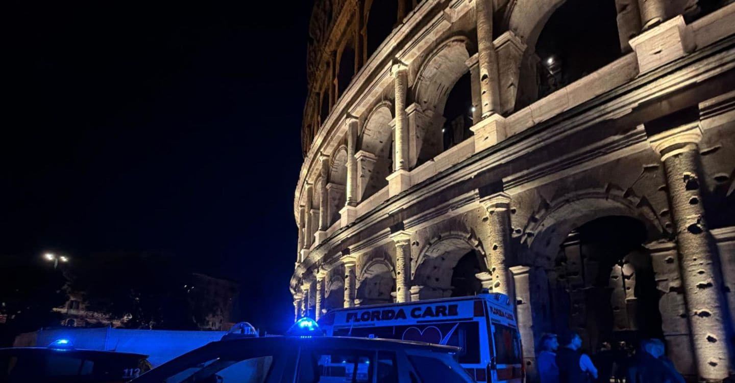 Precipita durante lavori al Colosseo, muore operaio