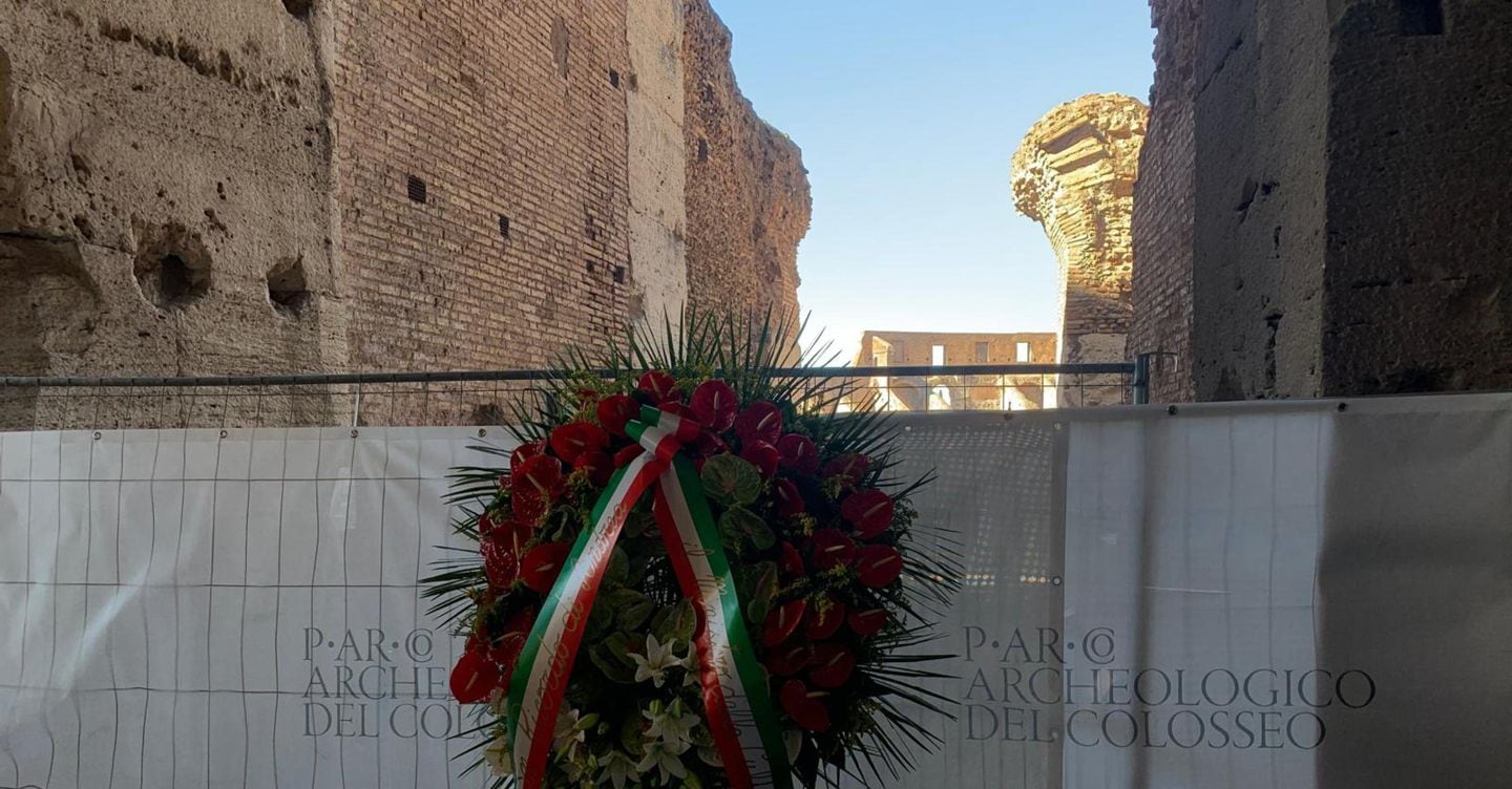 Operaio 22enne muore al Colosseo. «Fune non agganciata». Chiuso il sito