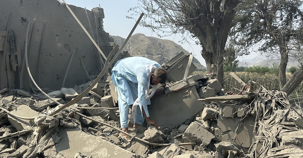 Pakistan: raid aerei su dieci siti in Afghanistan in risposta ad attacco droni Pakistan: raid aerei su dieci siti in Afghanistan in risposta ad attacco droni