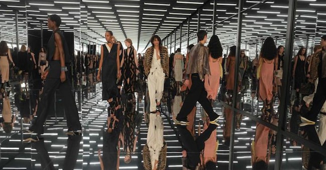 Un momento della sfilata Fendi PE 2027