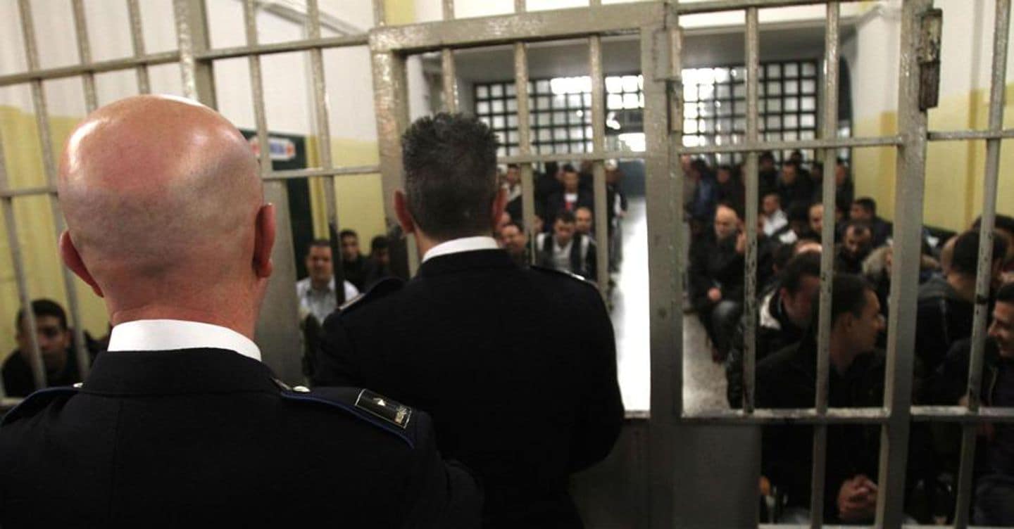 Carceri, a Secondigliano 24mila tentativi di accesso ai cellulari bloccati in un giorno