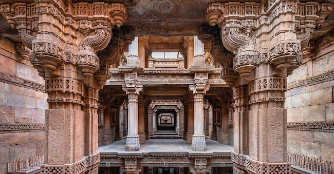  Shutterstock / chetansoni