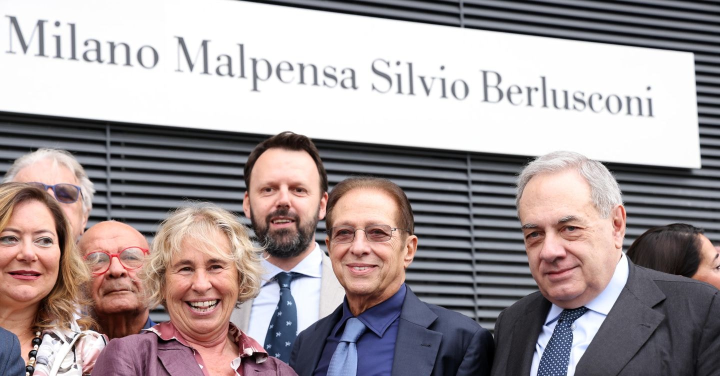 Aeroporto di Malpensa intitolato a Silvio Berlusconi. Marina: «Emozione e orgoglio»