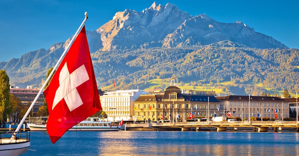 La Svizzera domani al voto per irrigidire la neutralità in Costituzione La Svizzera domani al voto per irrigidire la neutralità in Costituzione