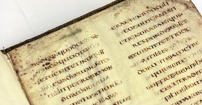 Praga. Frammento del manoscritto del Vangelo di Marco, Archivio del Castello di Praga presso la Cancelleria del Presidente della Repubblica Ceca © Eye-studio