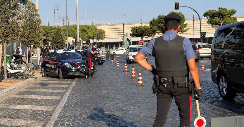Strade Sicure, strappo in Commissione. No della Lega a più Carabinieri: «Fino a 10mila militari in più» Strade Sicure, strappo in Commissione. No della Lega a più Carabinieri: «Fino a 10mila militari in più»