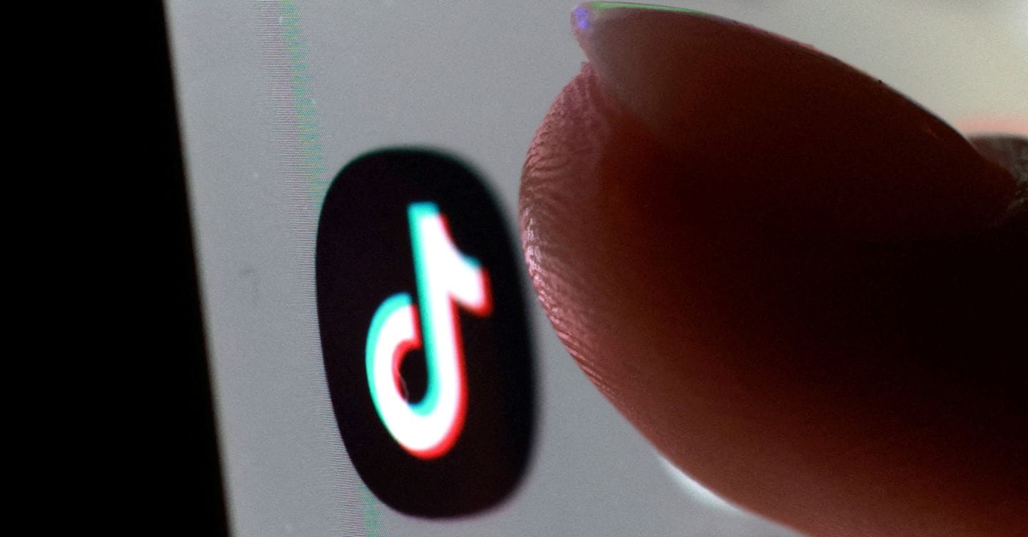 Tik Tok patteggia in Alabama l’accusa di creare dipendenza e fissa un limite giornaliero di 2 ore per gli adolescenti
