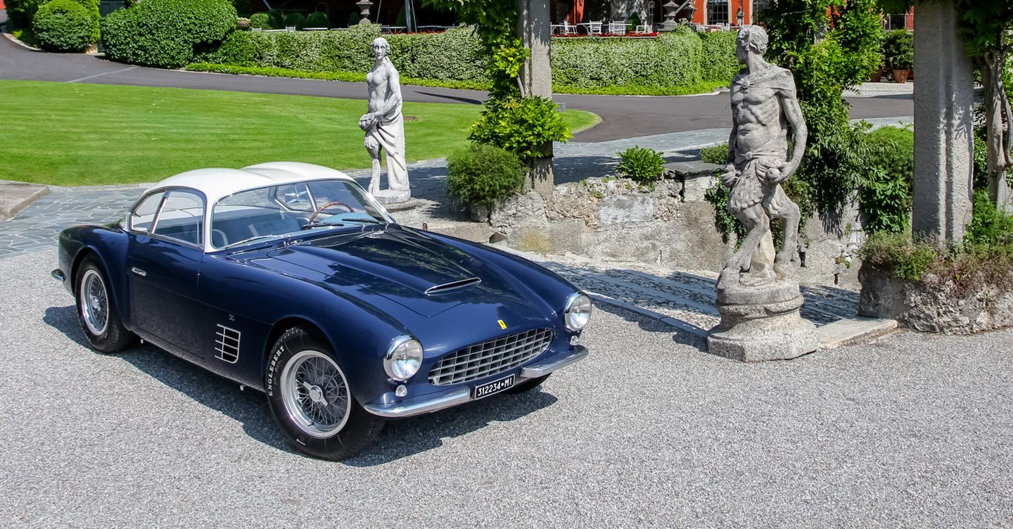 Un’auto d’epoca va vista in movimento. Meglio se tra curve e passi alpini