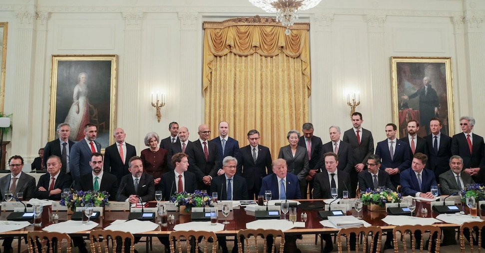 Trump: «Per l’Ia deve esserci autoregolamentazione, non paletti»