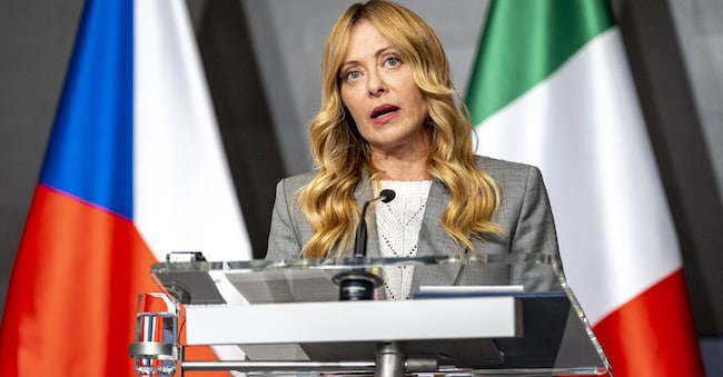 La presidente del Consiglio italiana Giorgia Meloni interviene durante una conferenza stampa congiunta con il primo ministro ceco al termine del loro incontro a Praga, Repubblica Ceca, il 29 settembre 2026. EPA/STRINGER EPA