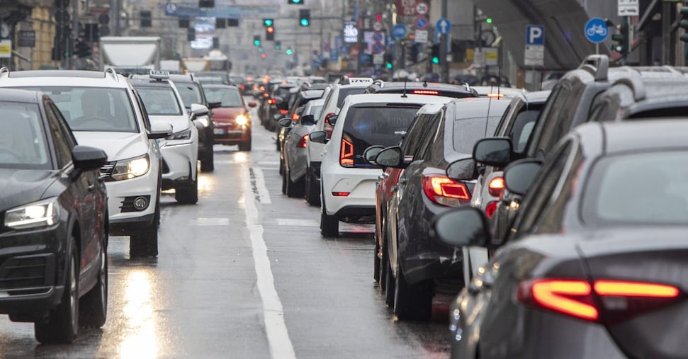 Il Nord perde velocità al volante. A Roma meno viaggi, ma dieci minuti in più in auto