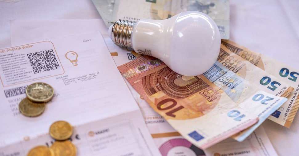 Arera, bolletta elettrica +37,3% nel quarto trimestre per clienti vulnerabili