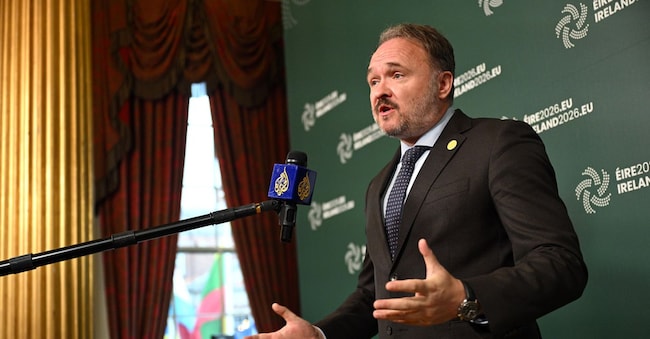  Il commissario europeo per l’Energia e l’Edilizia abitativa Dan Jorgensen interviene durante una riunione informale dei ministri dell’Energia dell’UE a Dublino, in Irlanda, il 29 settembre 2026. I ministri si sono riuniti per discutere delle politiche energetiche dell’UE sotto la presidenza irlandese del Consiglio europeo.  EPA/BRYAN MEADE EPA