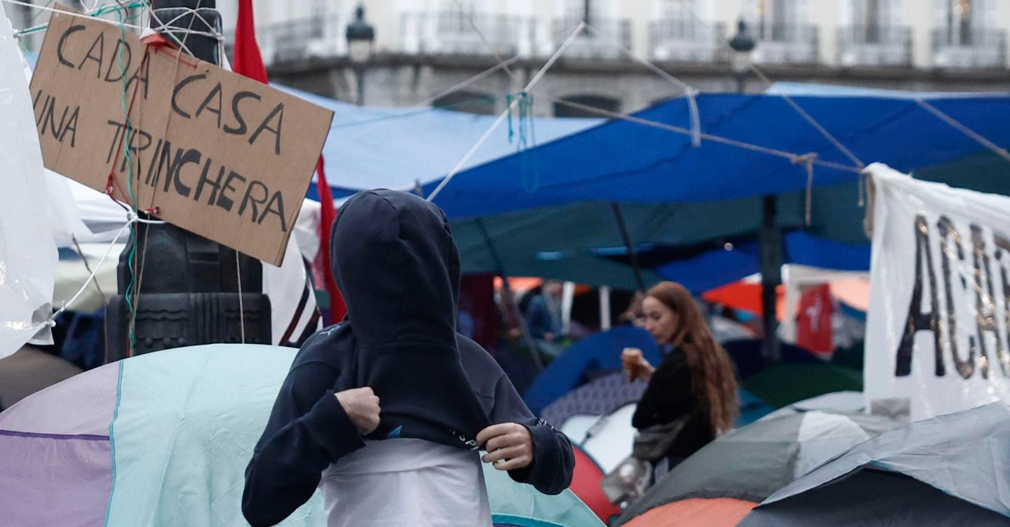 Spagna, Sánchez vara nuove misure contro la crisi abitativa: cosa cambia per affitti e sfratti