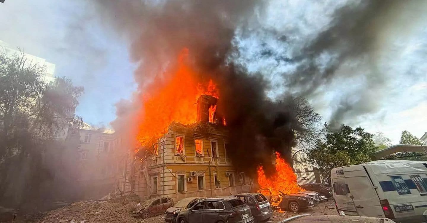 La Russia attacca ancora una volta Kiev: forti esplosioni nella notte