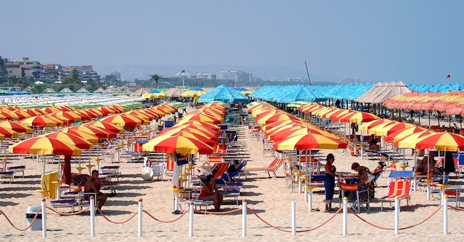 SPIAGGIA OMBRELLONI STABILIMENTO BALNEARE TURISMO Imagoeconomica