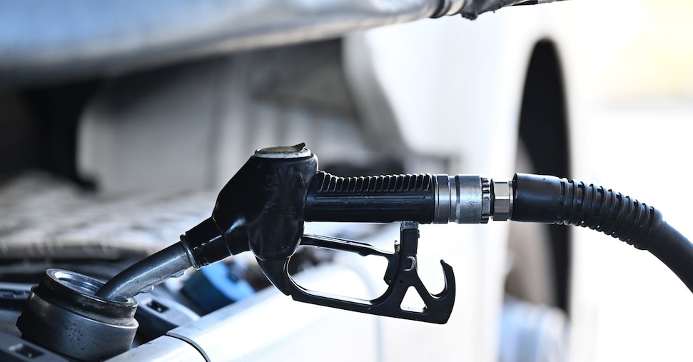 carburanti i prezzi scendono ma anche le quotazioni internazionali