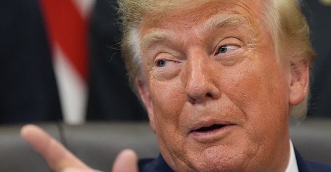 Il presidente Donald Trump parla nello Studio Ovale della Casa Bianca, mercoledì 30 settembre 2026, a Washington. (Foto AP/Alex Brandon) APN