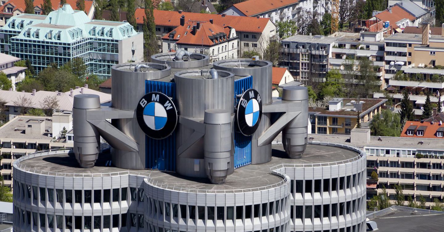 Bmw, per crescere più IA, meno manager, nuove elettriche e un maxi suv