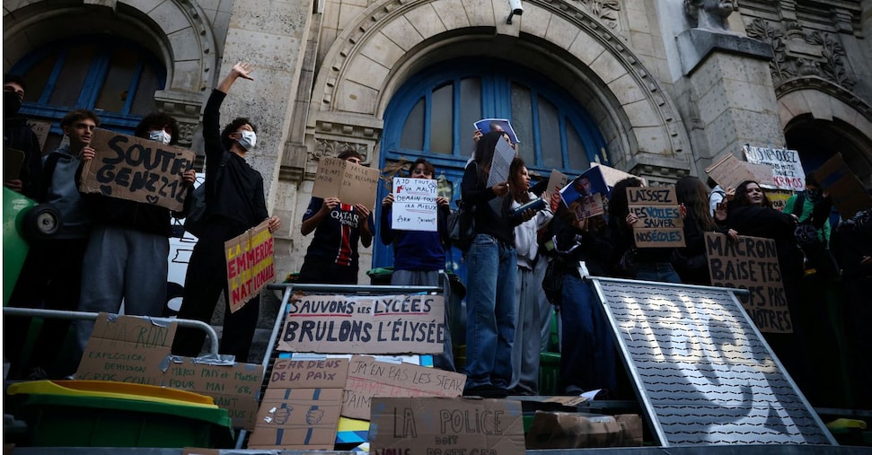Proteste studentesche in Francia, feriti 65 dipendenti scolastici (di cui 40 presidi). Danni a oltre cento scuole