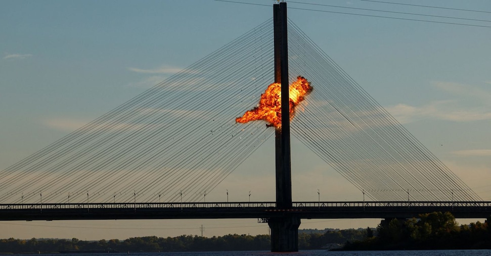 Kiev sotto assedio: Mosca intensifica attacchi a ponti e centrali energetiche in vista dell’inverno