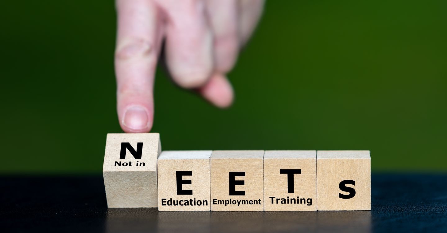 Neet dimezzati in dieci anni, ma sono ancora 1,2 milioni: il costo sociale è di 24 miliardi