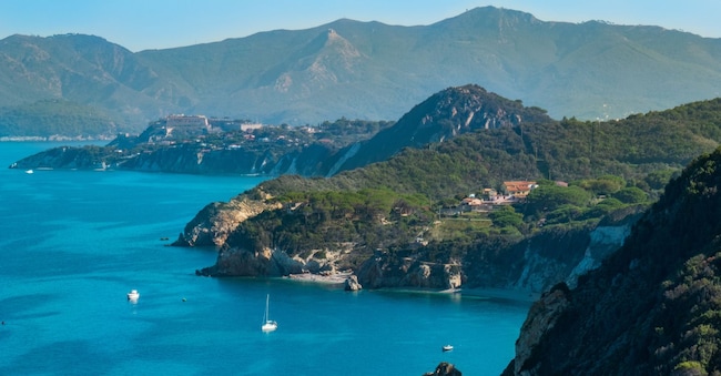 Un’immagine dell’Isola d’Elba (AdobeStock)