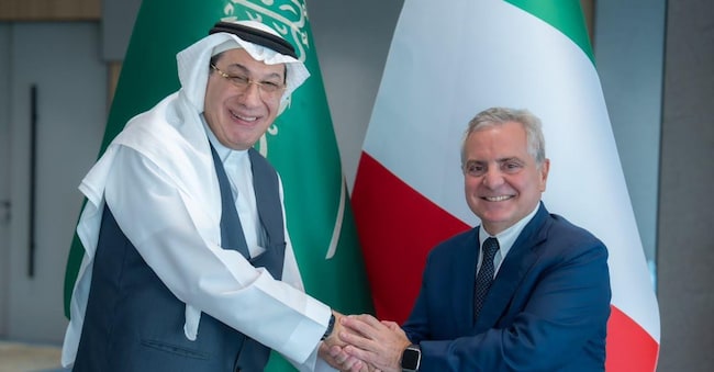 Il presidente del Saudi Italian Business Council, Kamel Almunajjed, insieme all’amministratore delegato di Cassa depositi e prestiti, Dario Scannapieco