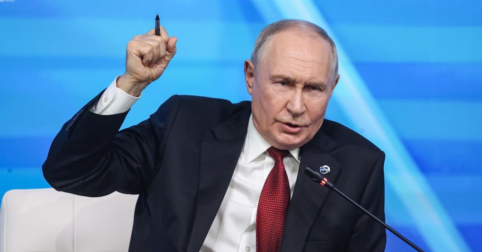 Putin contro l’Occidente: «Pronti a usare qualsiasi arma per difendere Kaliningrad»