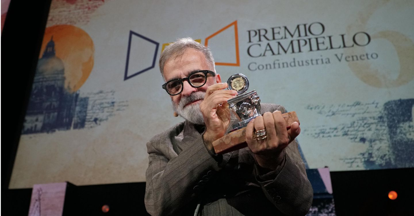 Campiello: Marcello Fois vince l’edizione 2026, con dediche a Murgia e Deledda