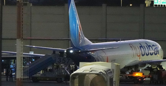 Mercoledì 30 settembre 2026, all’arrivo all’aeroporto internazionale Ben Gurion, vicino a Tel Aviv, in Israele, i passeggeri scendono dell’aereo della FlyDubai  (APN)