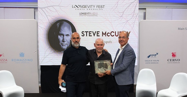 Longevity Fest Costa Smeralda - Da sinistra: Pietro Mereu, Steve McCurry, Massimo Marcialis direttore generale del Consorzio Costa Smeralda