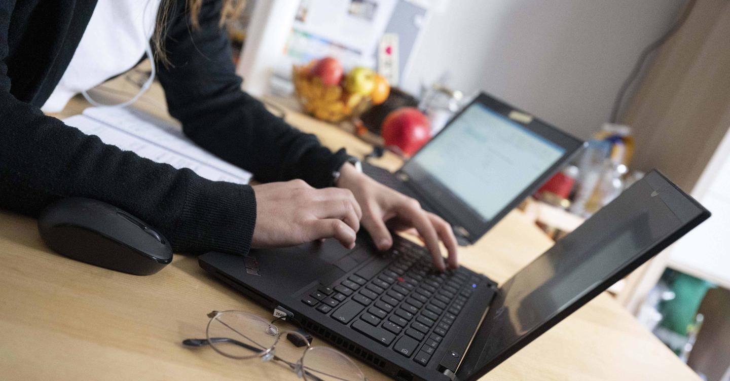 Immagine associata alla notizia: Caro benzina, Fiere di Parma raddoppia lo smart working