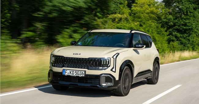 La Kia Seltos è un suv lungo 4,43 metri caratterizzato da un design squadrato, grande spazio a bordo e una gamma motori dal benzina puro fino al Full Hybrid, entrambi proposti anche in 4 ruote motrici