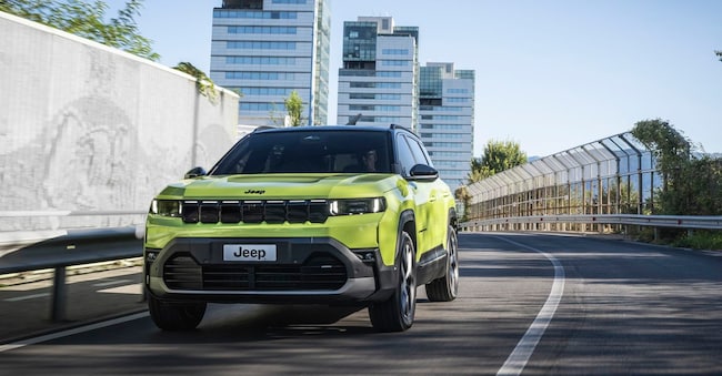 La terza generazione di Compass si riconosce per le linee decise e i tratti squadrati, con richiami al mondo Jeep.